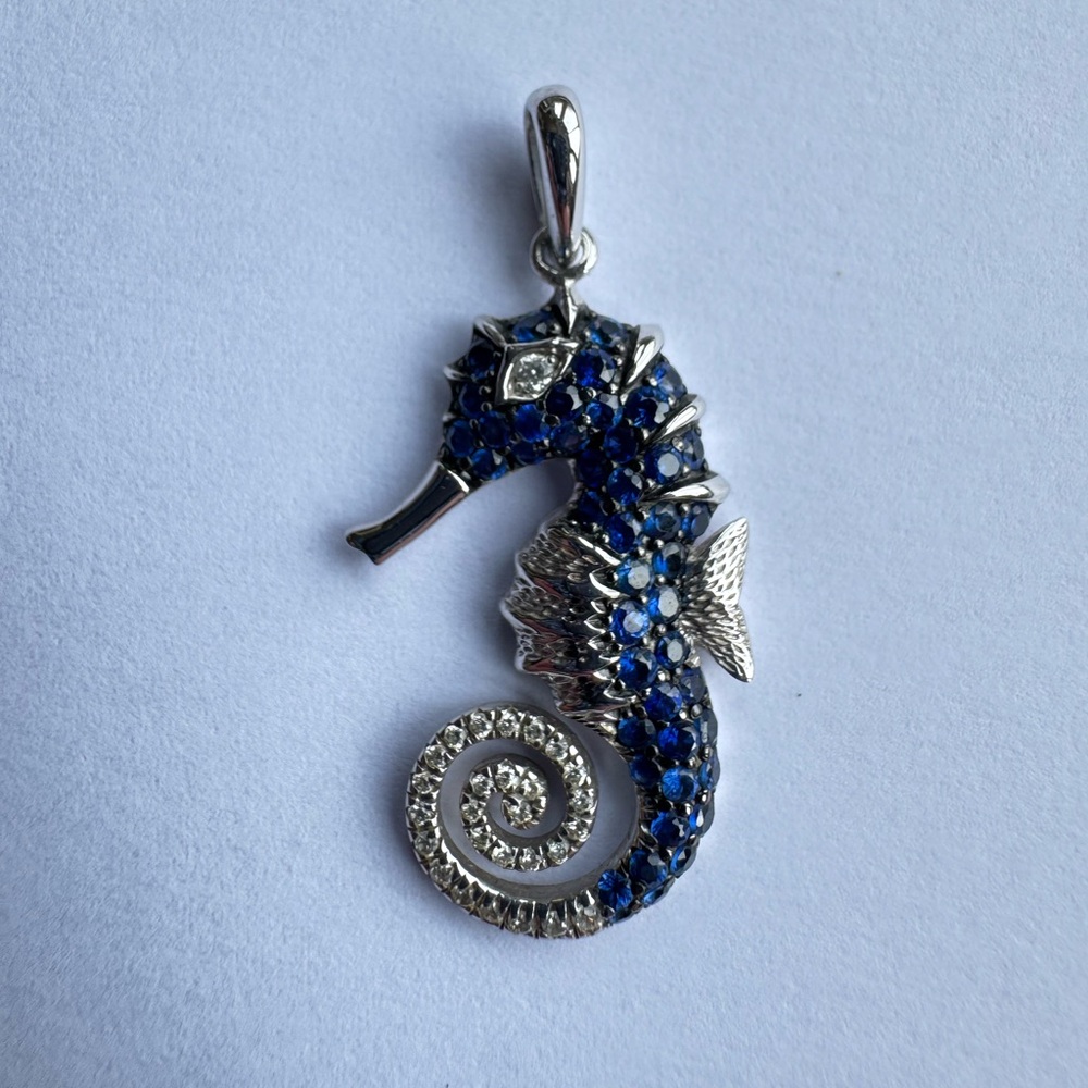Na Hoku Sapphire and white gold Seahorse Necklace - Picture 2 of 5